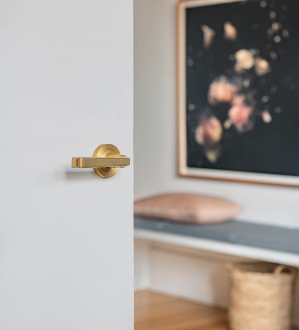 0451 - Annecy Lever - Round Rose - Brushed Brass - Passage