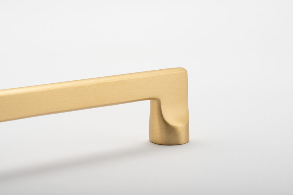 20886B - Baltimore Cabinet Pull with Backplate - CTC128mm - Brushed Brass