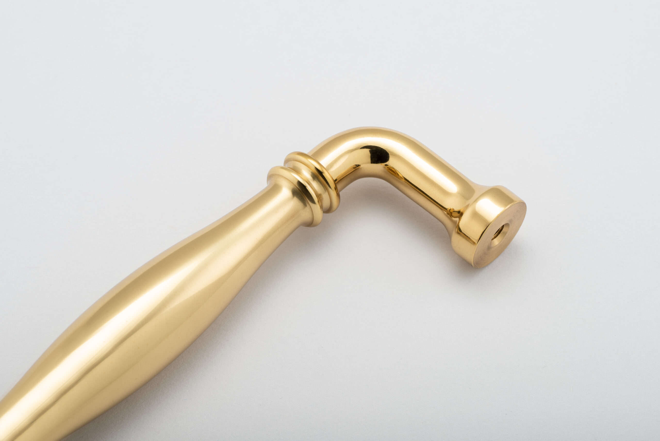 21070B - Sarlat Cabinet Pull with Backplate - CTC160mm - Polished Brass