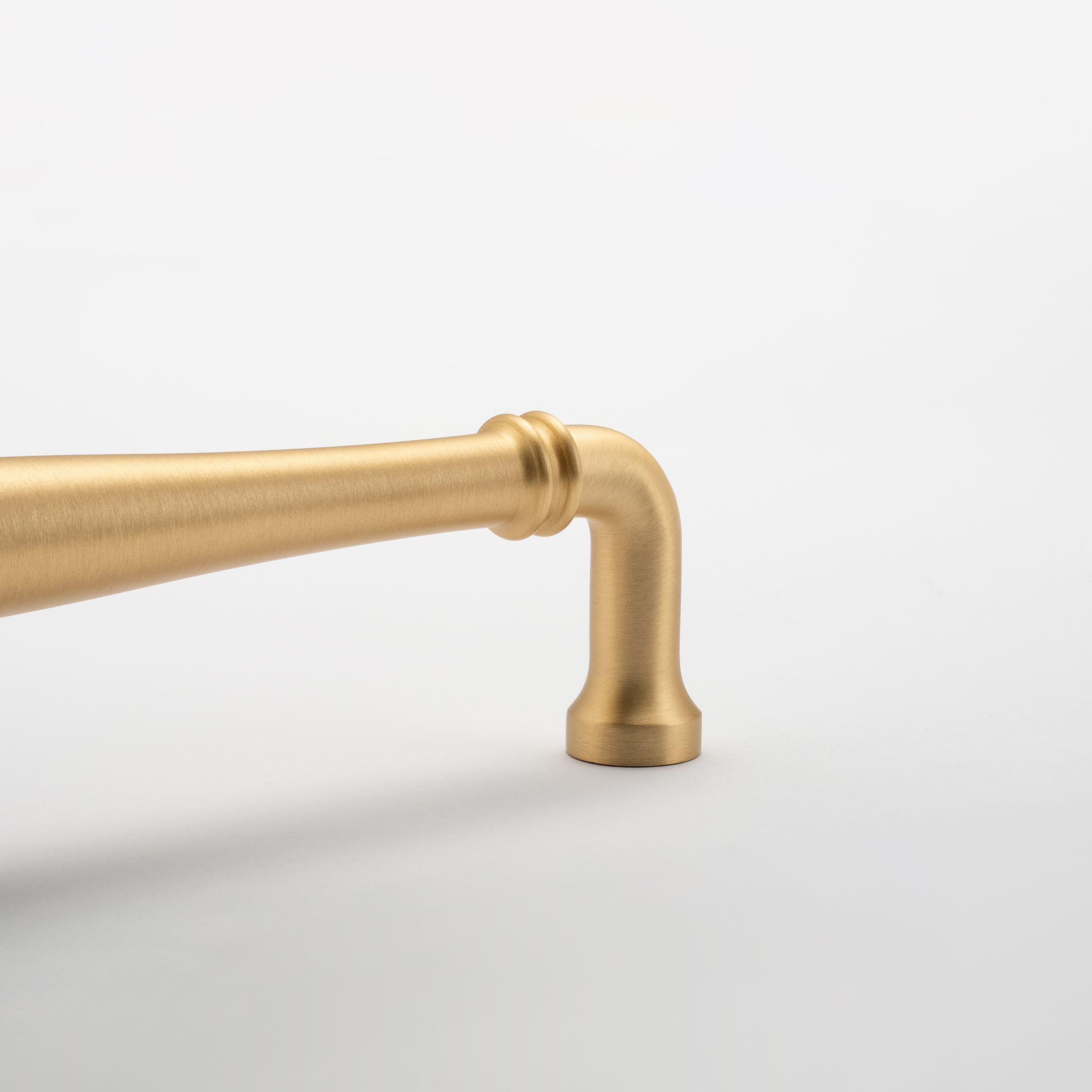 21066B - Sarlat Cabinet Pull with Backplate - CTC128mm - Brushed Brass