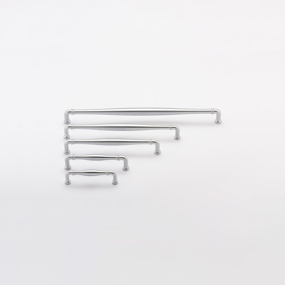 21065B - Sarlat Cabinet Pull with Backplate - CTC128mm - Brushed Chrome