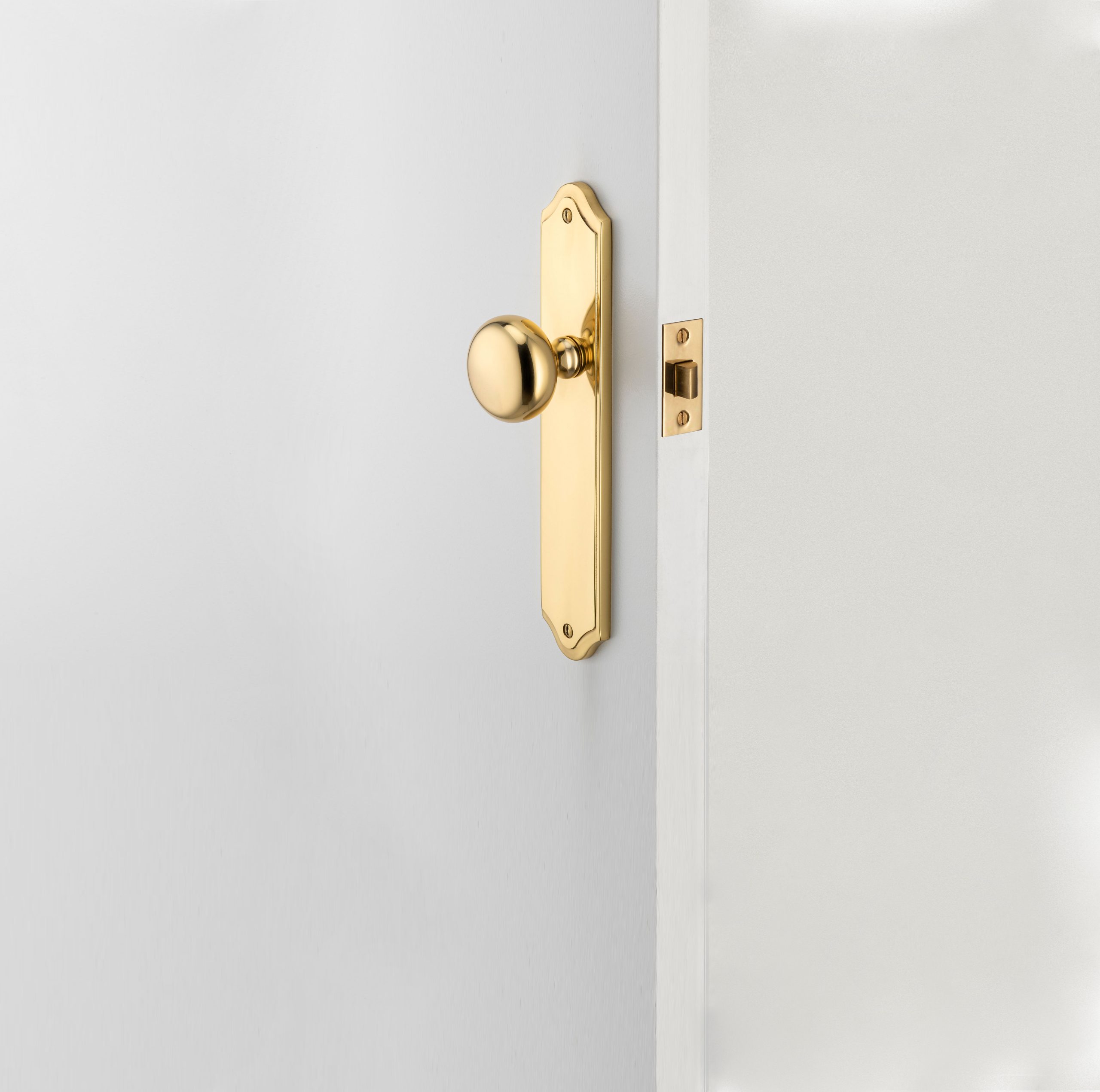 10828E85 - Cambridge Knob - Shouldered Backplate - Signature Brass - Entrance