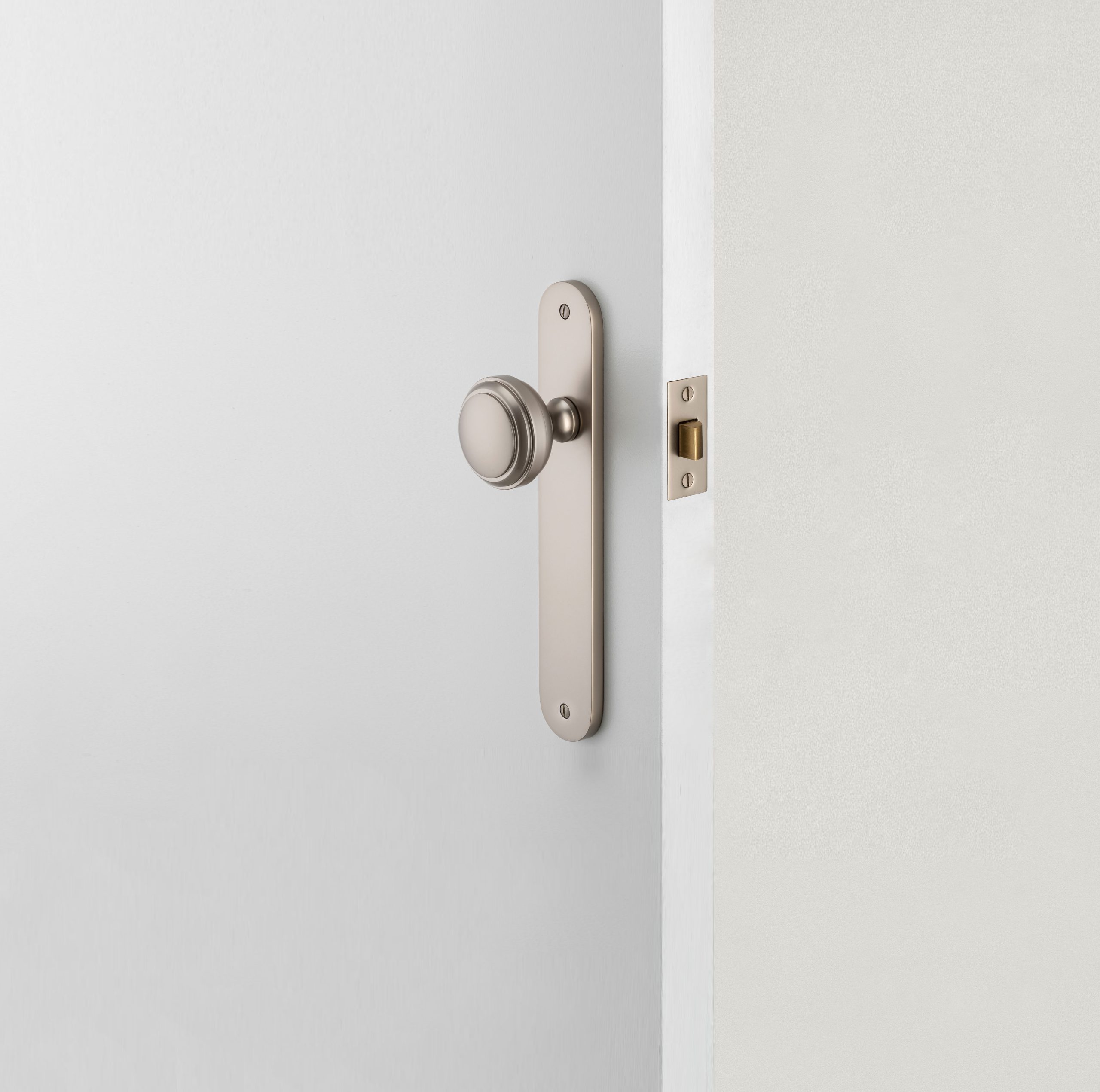 15332P85 - Paddington Knob - Oval Backplate - Brushed Brass - Privacy