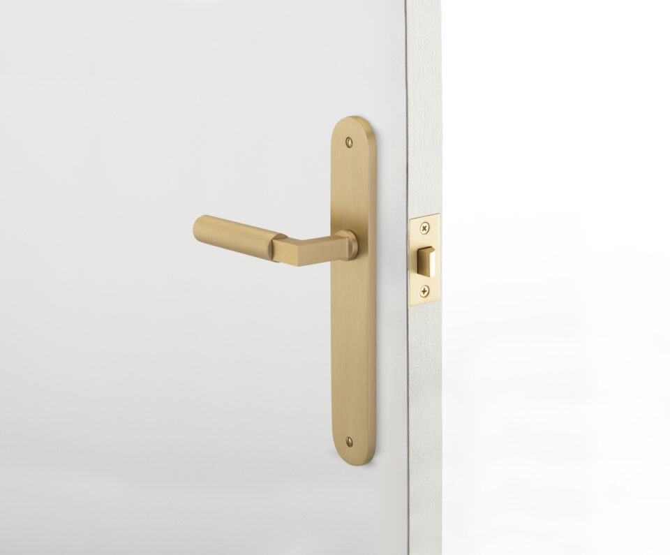 15266 - Berlin Lever - Oval Backplate - Brushed Brass - Passage