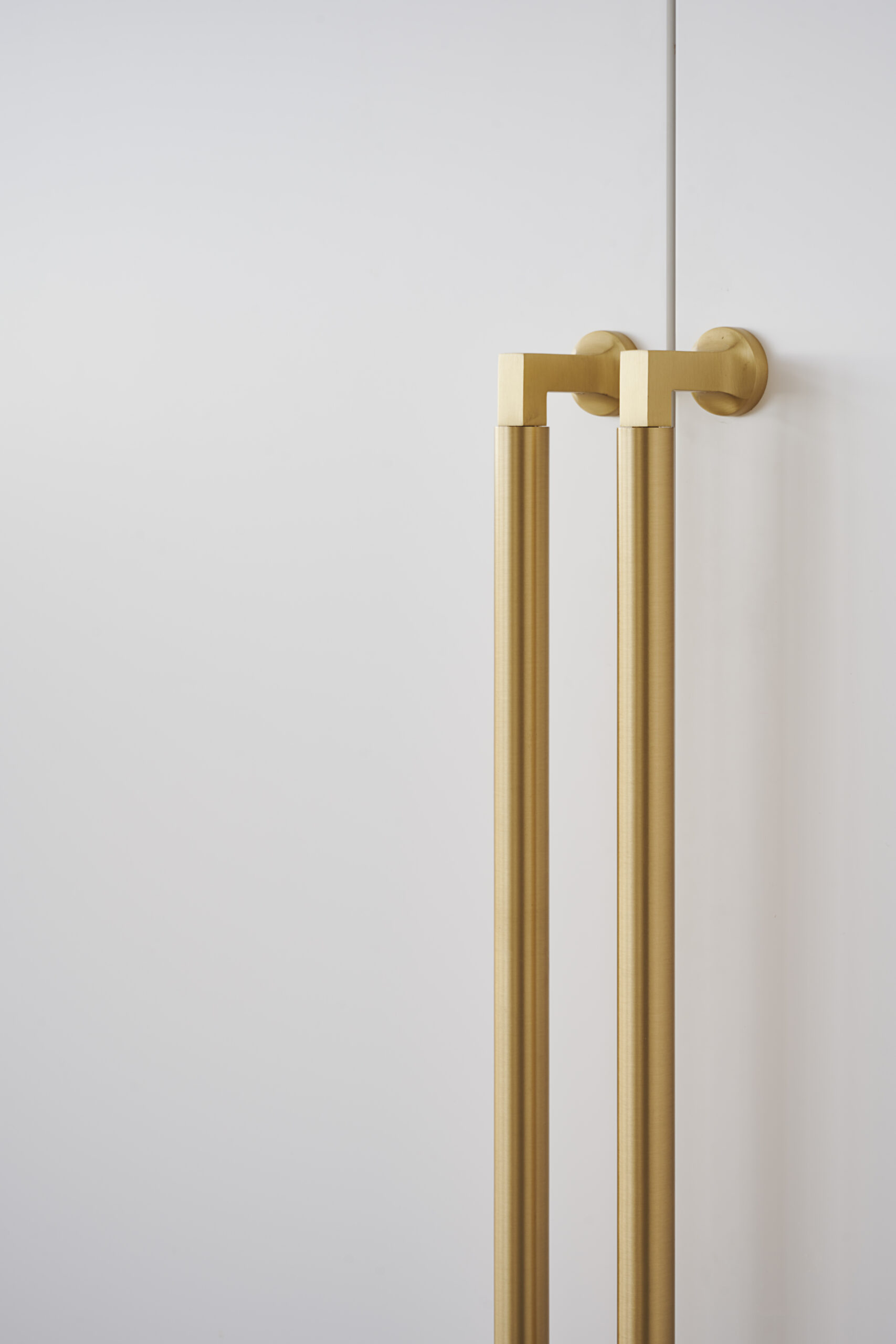 9440 - Berlin Pull Handle -  450mm - Polished Brass