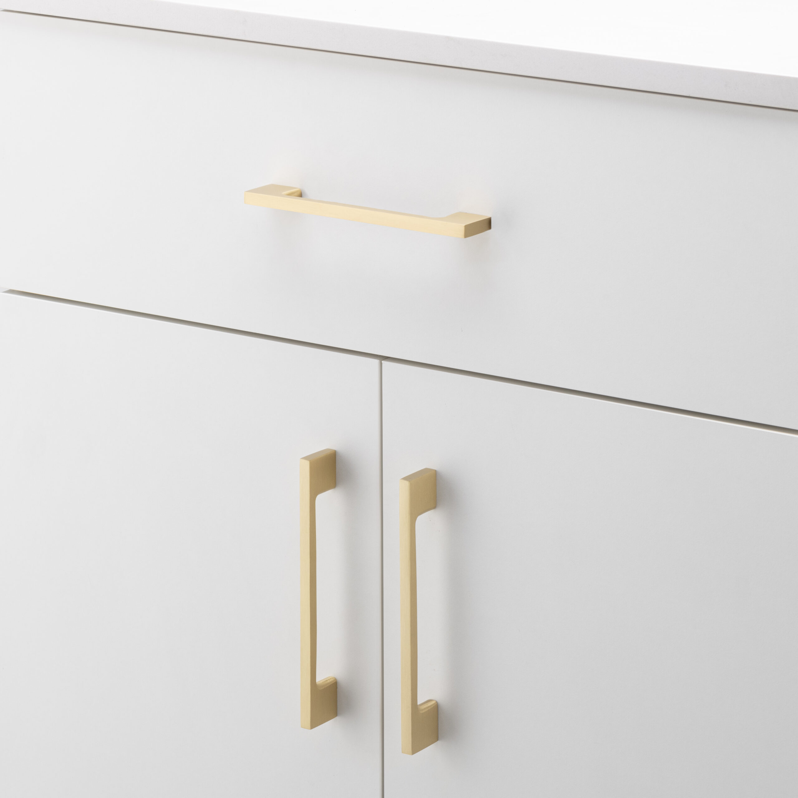0555B - Cali Cabinet Pull with Backplate - CTC 128mm - Brushed Brass