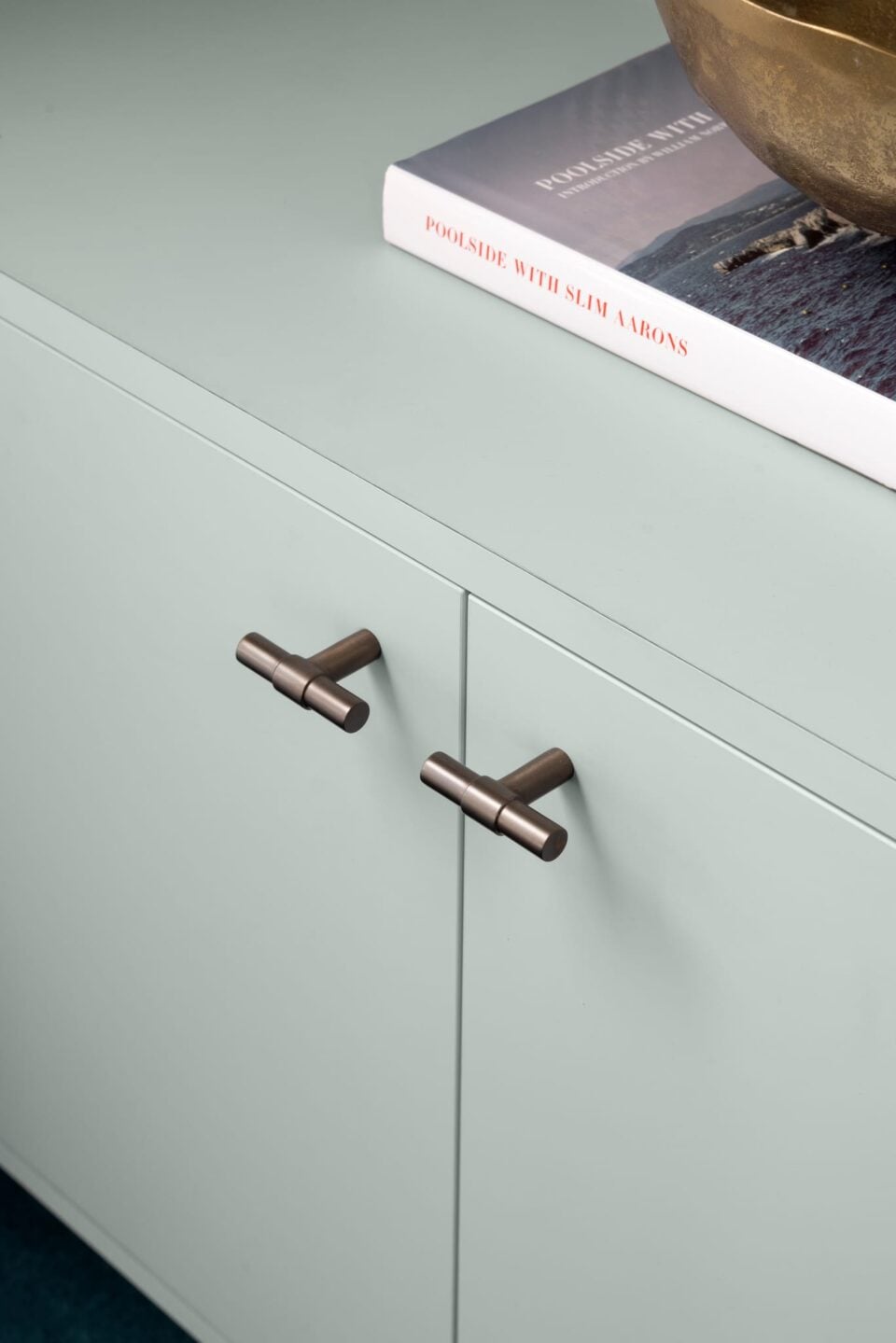 Knurled cabinetware in polished chrome