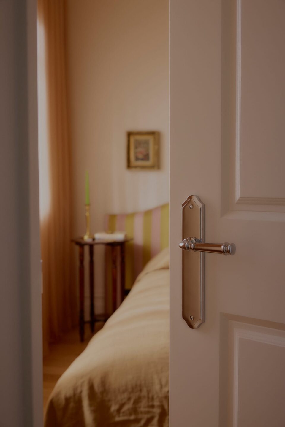 polished chrome reflective door hardware finish