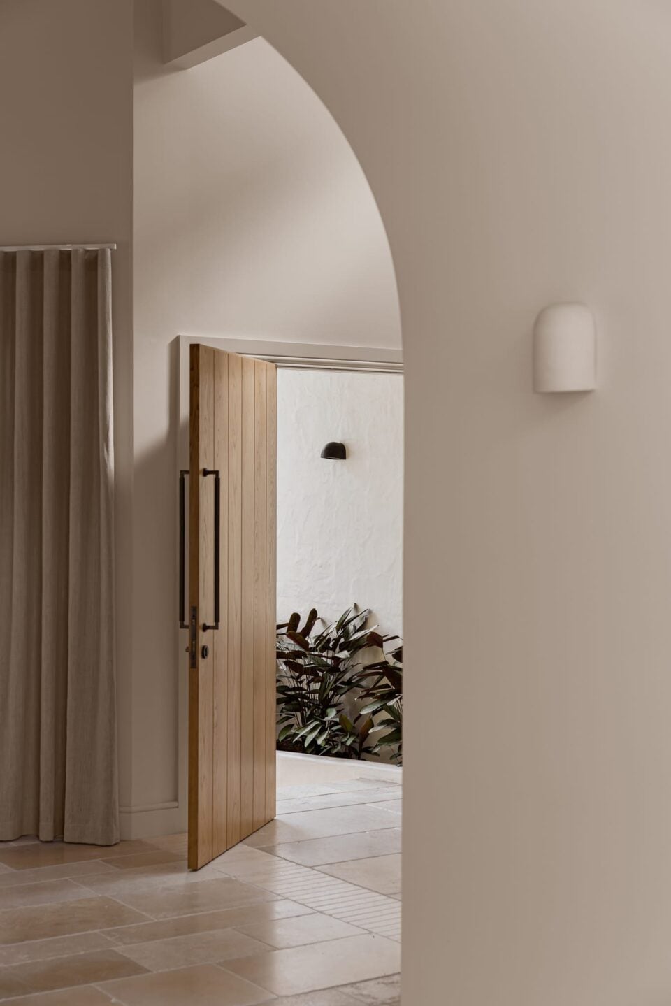 iver pull handle on entrance door